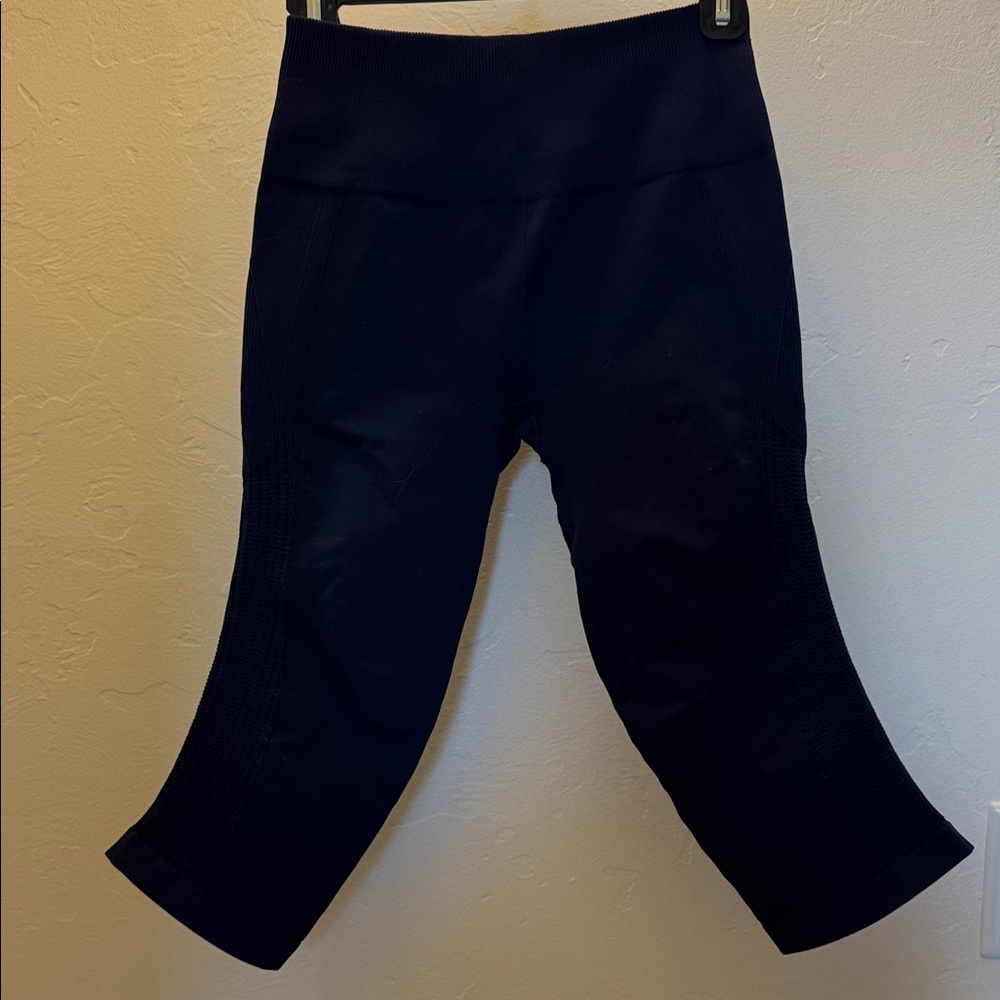 Lululemon Women’s Black Stretch Capri Bottoms